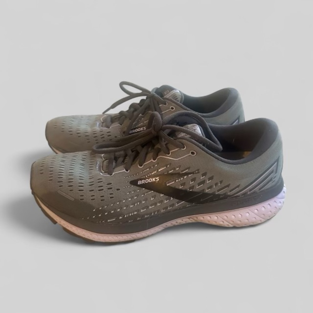 Brooks Ghost 13 Gray Lavender Running Shoes Womens size 9